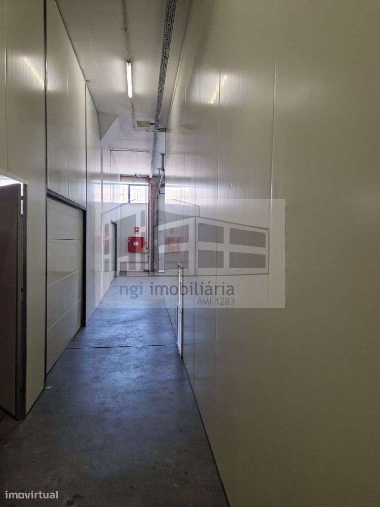 Armazém em Venda do Pinheiro - Grande imagem: 5/20