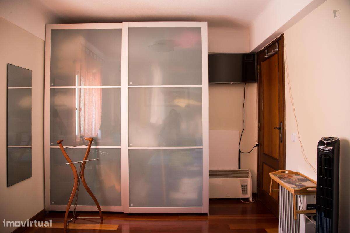 Quarto - localizado em Carnide Lisbon - Grande imagem: 5/6
