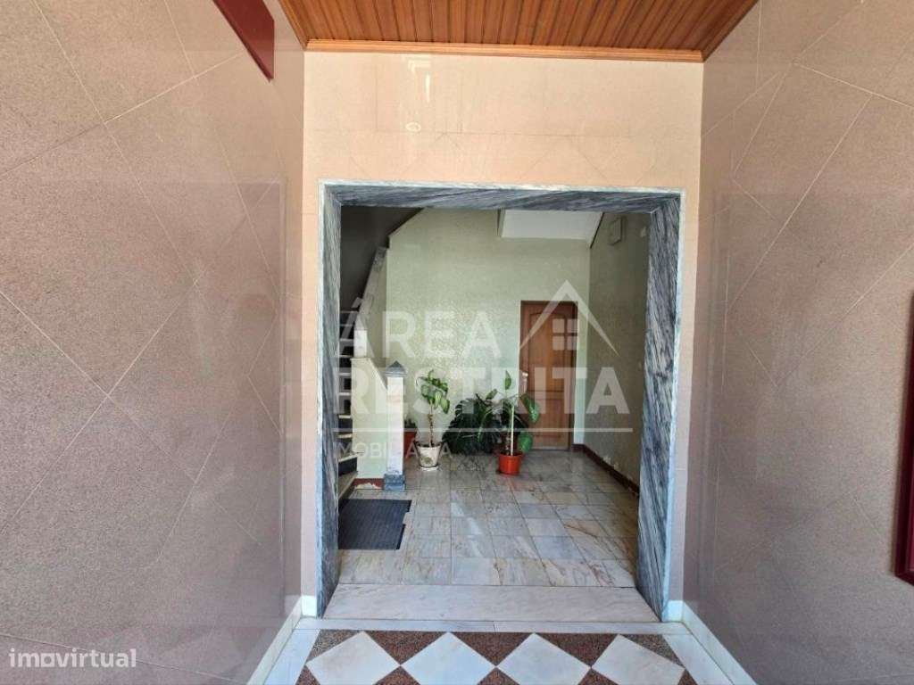 Apartamento T4, totalmente remodelado, na Cruz de Pau-29