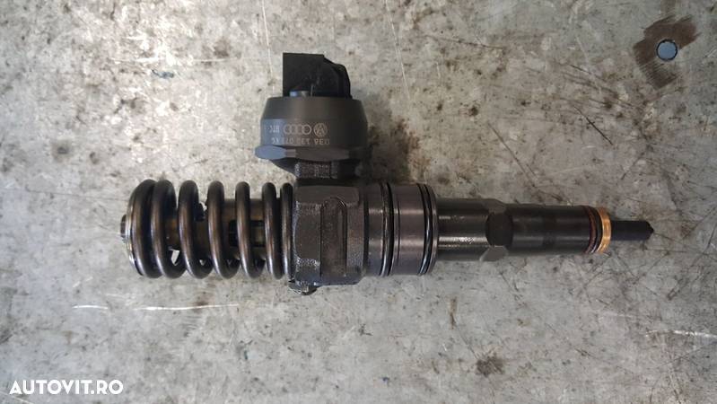 INJECTOR 1.9 D VW PASSAT B5  038130073 F - 1