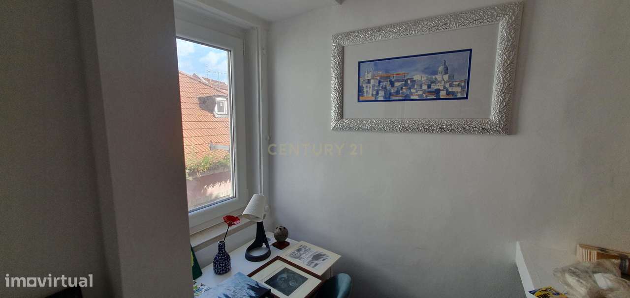 Prédio no Bairro Alto Remodelado com 3 Apartamentos e Loja, um Sonho p-30