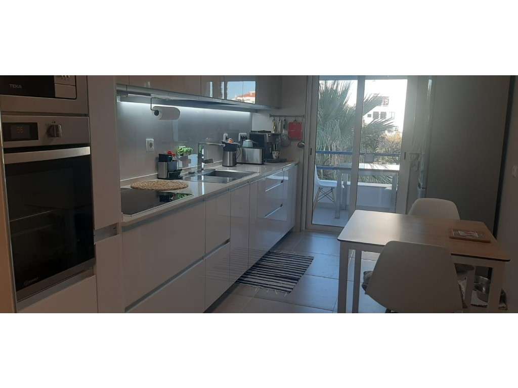 Apartamento T1 em condomínio com Piscina a 2 minutos da praia-5