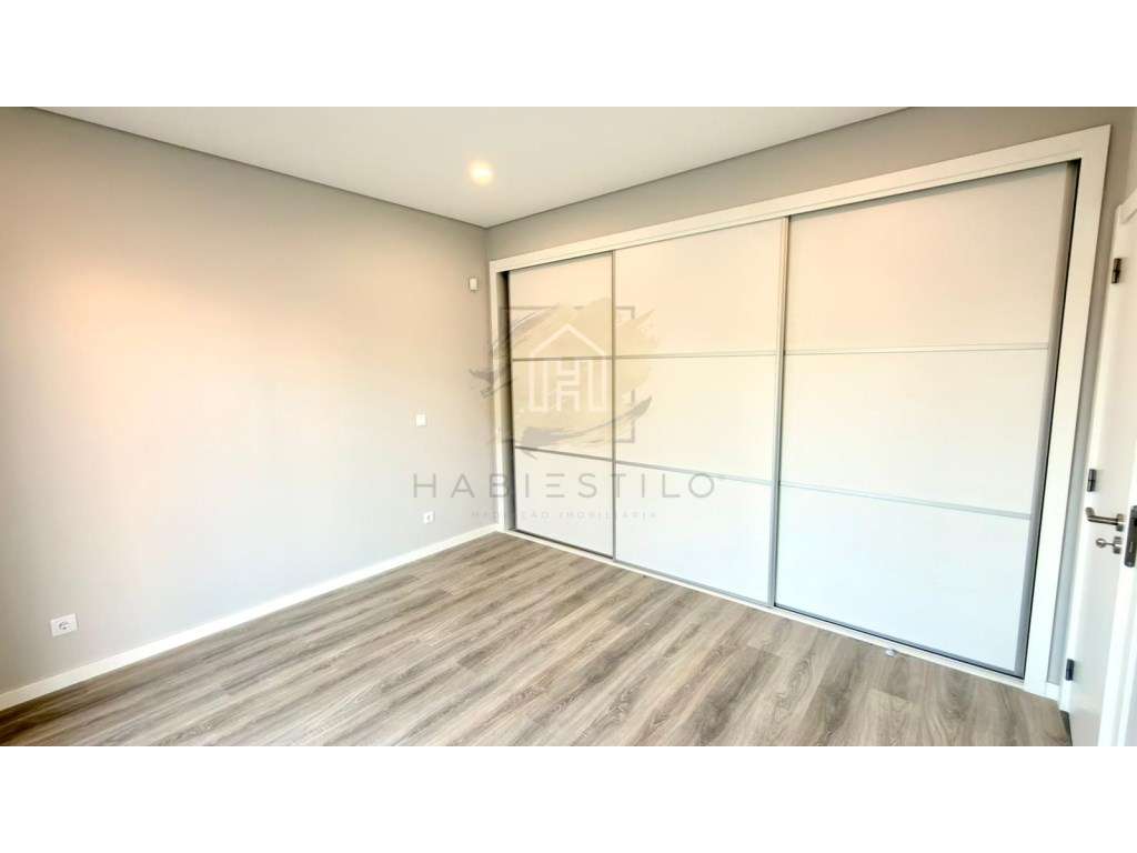 MORADIA T4 COM PISCINA EM AZEITÃO | OPORTUNIDADE A NÃO PERDER-20