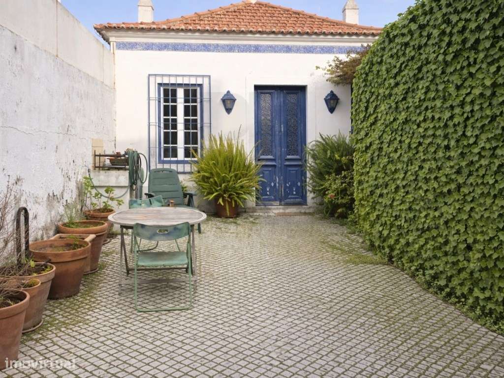 Moradia para recuperar com enorme potencial no Monte Estoril - Grande imagem: 5/8