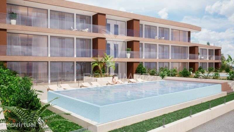 Apartamento T2 Com Terraco Amplo E Piscina Privada