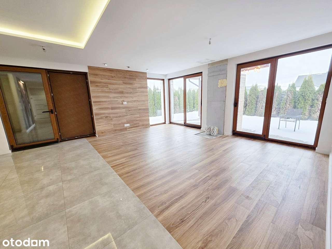 Nowoczesny, parterowy z poddaszem użytkowym, garaż dwustanowiskowy.-1