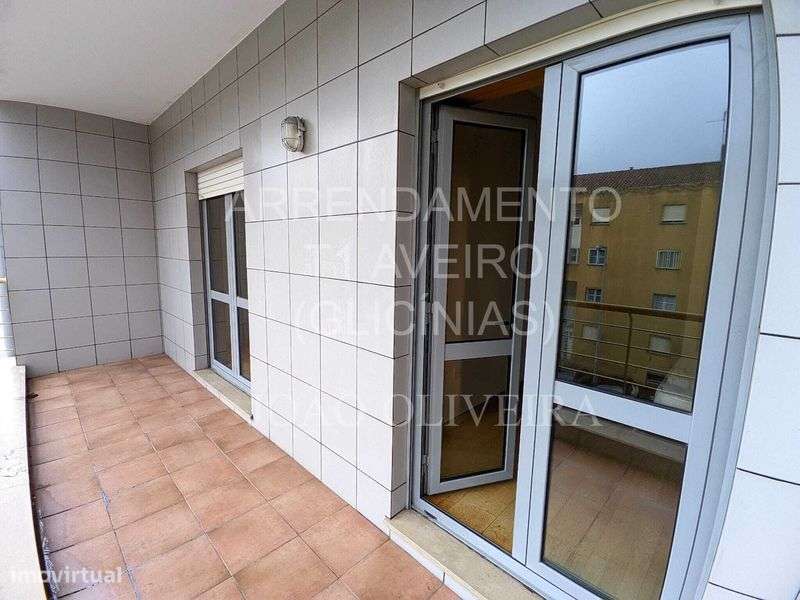 Apartamento T1 c/ garagem (Aradas - Glicínias) - Grande imagem: 4/12