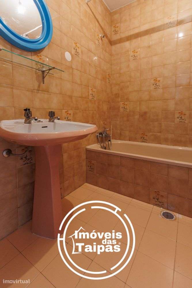Vende-se Apartamento Duplex Centro das Taipas-22