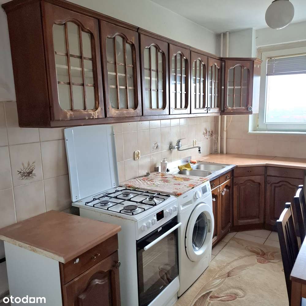 Sprzedam mieszkanie trzypokojowe.