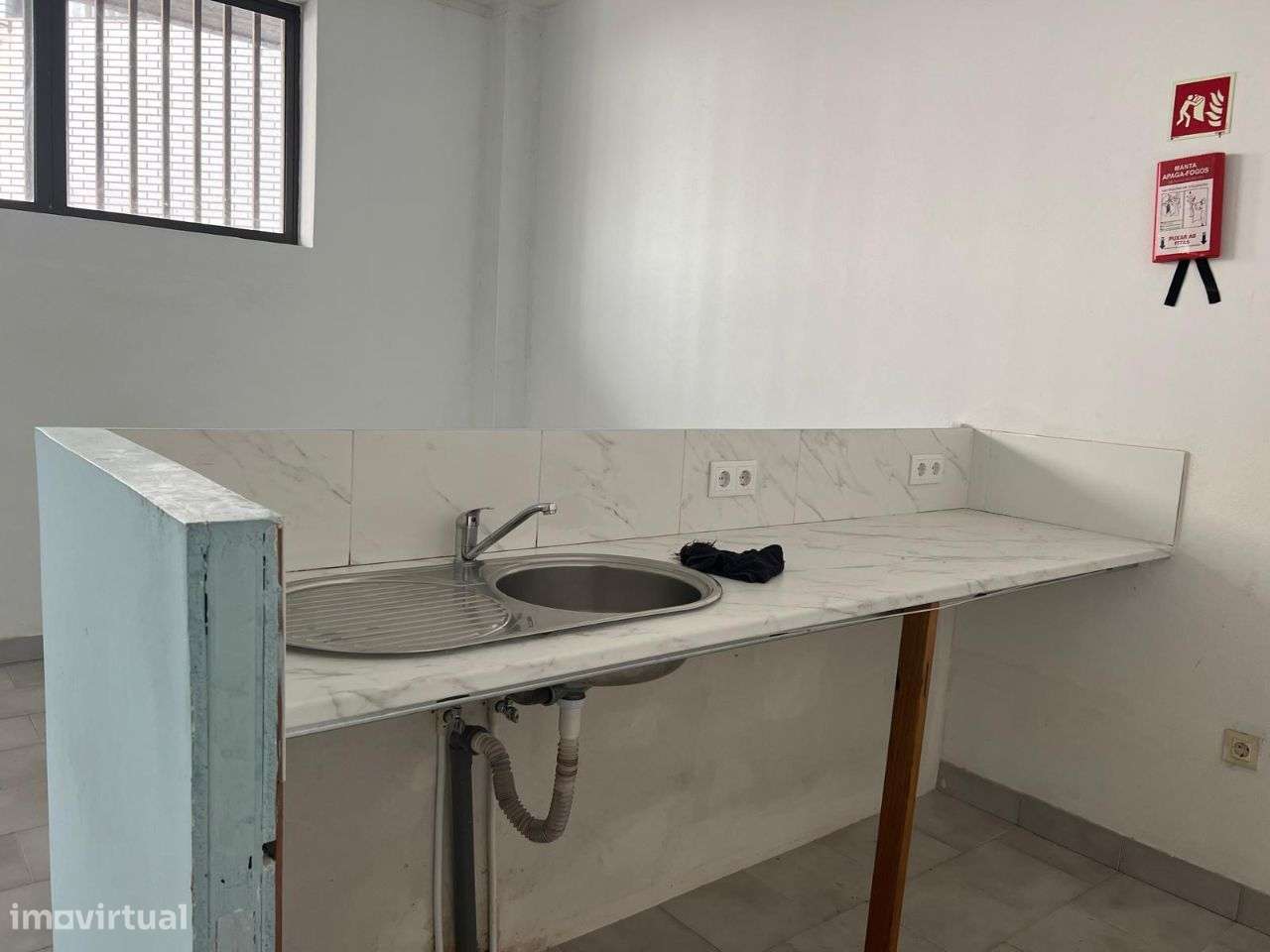Arrendamento Loja bem situada Aver-o-mar-7