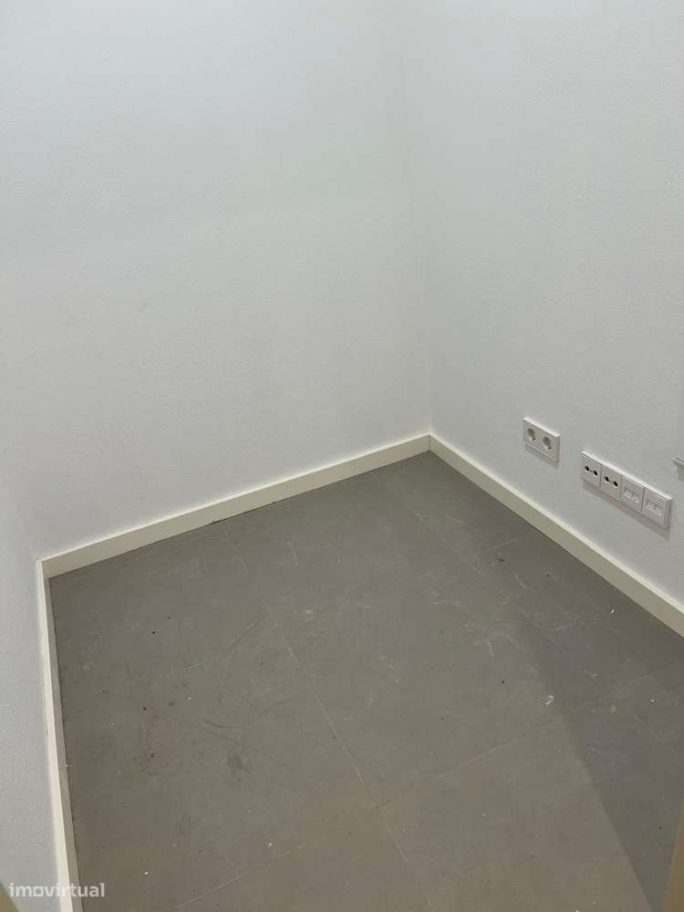 T2  Novo  Gaia Av. República Metro S. Ovídio Lugar Garag Duplo Varanda-31