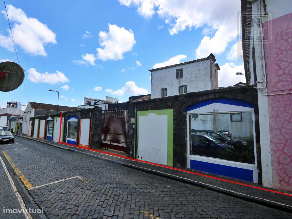 VENDA de AMPLO EDIFÍCIO/PRÉDIO no Centro Histórico de Ponta Delgada... - Grande imagem: 4/40