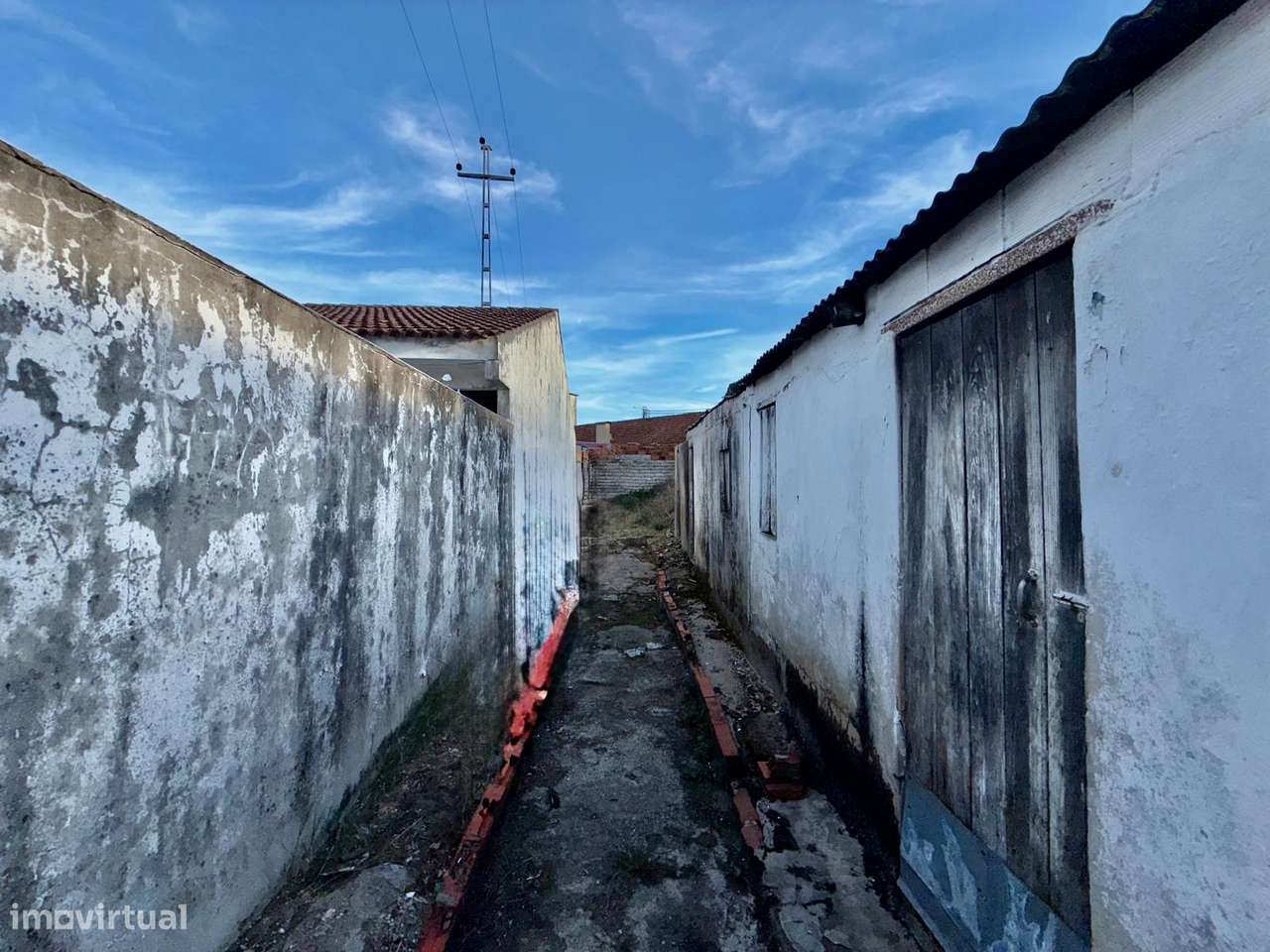Casa antiga T2 p/ restauro no Centro de Ovar-14