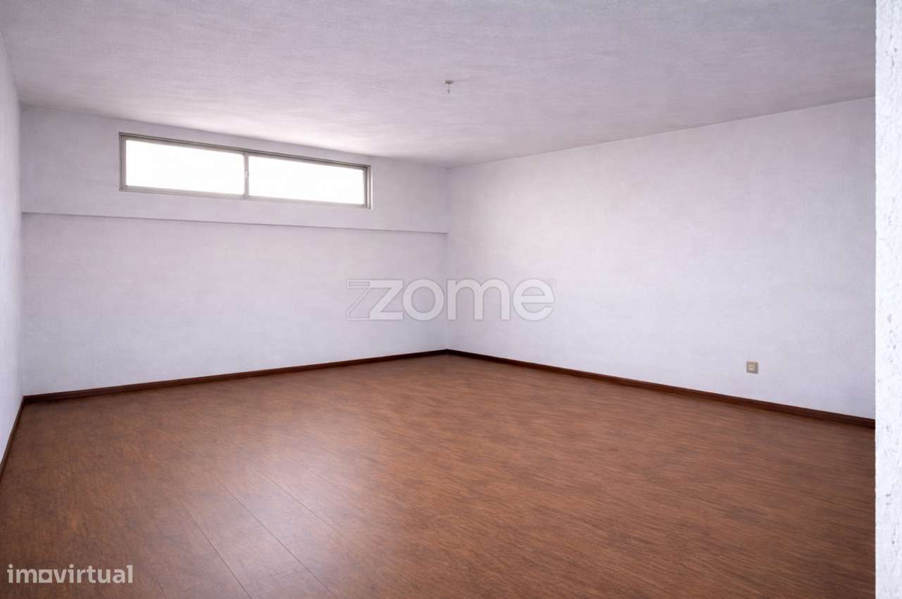 Propriedade de Grande Dimensão com Habitação e Área Industrial-23