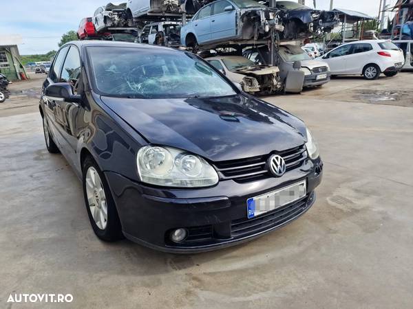 Dezmembram Vw Golf 5, Diesel BKD, 140 cp, cutie manuala 6 viteze, scaune R-Line - 1