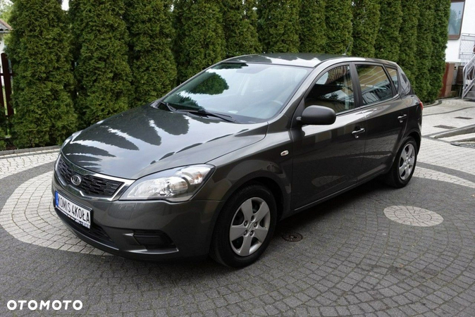 Kia Ceed - 7