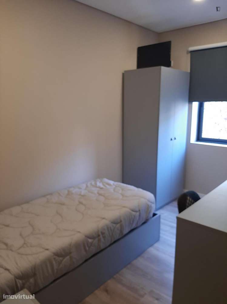 Quarto - localizado em Campanhã Porto - Grande imagem: 2/10