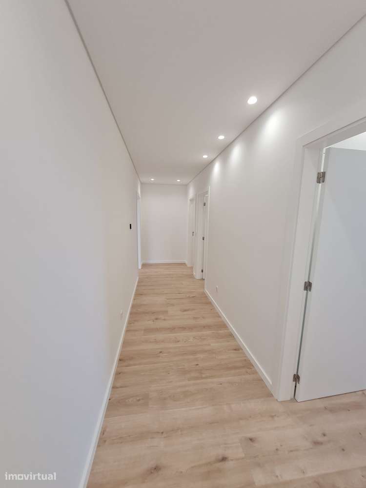 T3 novo junto ao Palácio do Gelo - Grande imagem: 2/20