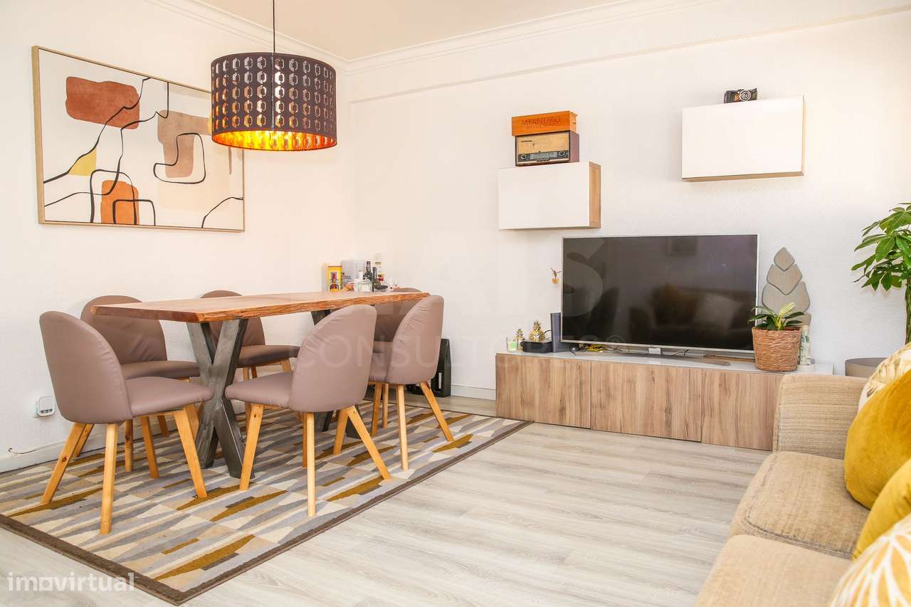 Apartamento T2 Remodelado no Carregado - Grande imagem: 2/27