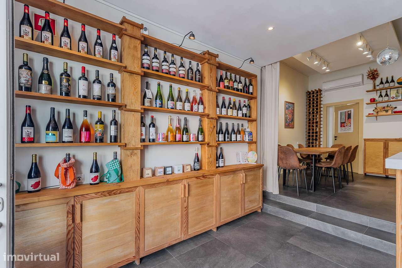 Garrafeira, mercearia para trespasse na Rua Tenente Ferreira Durão-2