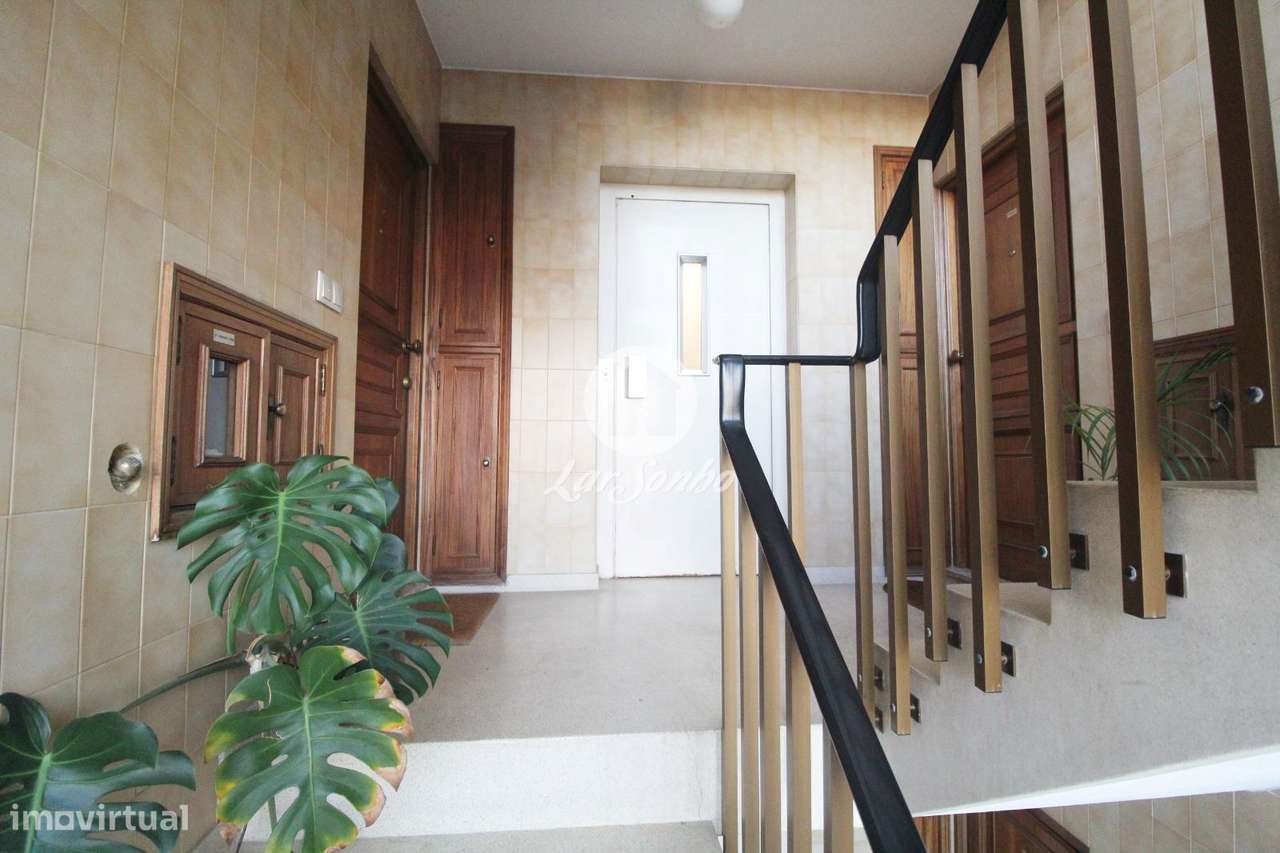 Apartamento T2, situado em Valongo-17