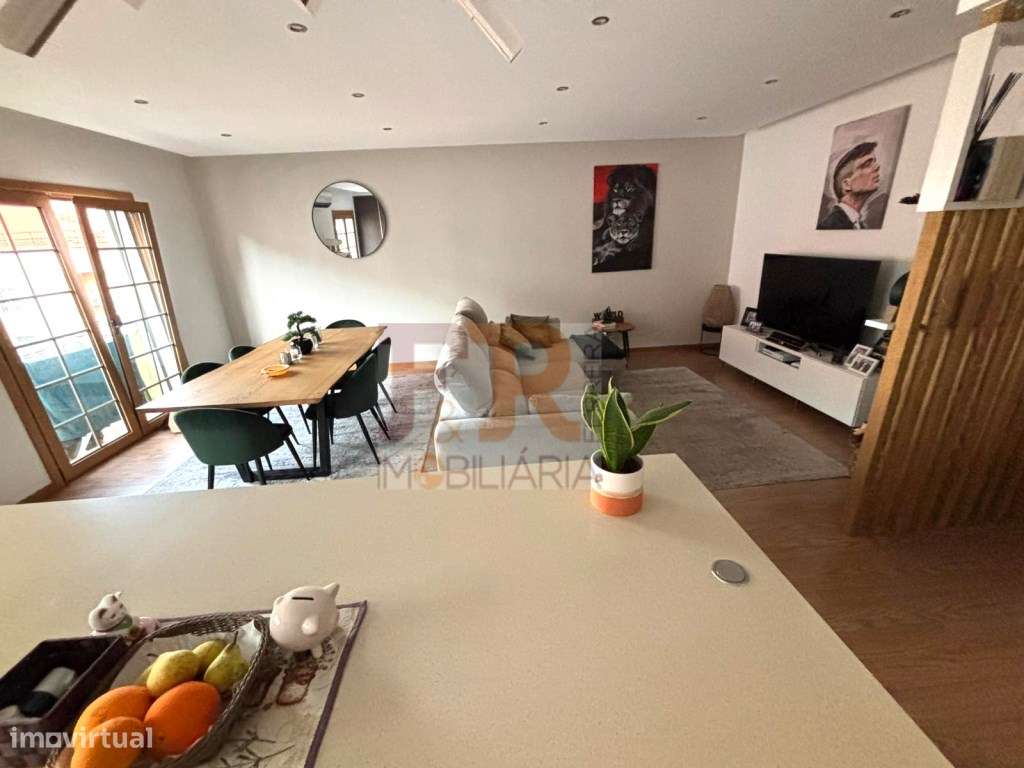 'Excelente' Apartamento T2 Moderno com Varanda ,Parqueamento Amadora-3
