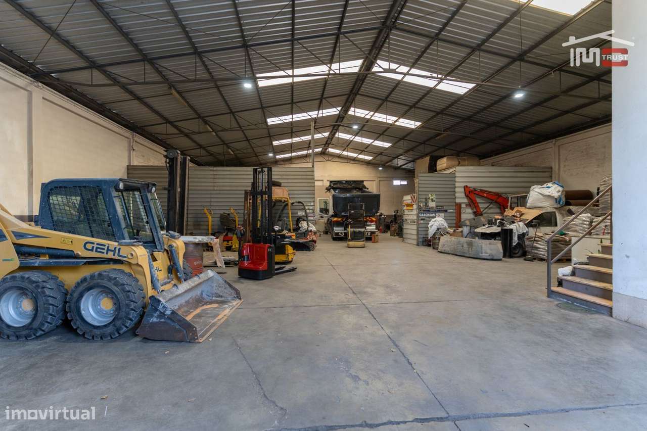 Pavilhão industrial com boa localização - Grande imagem: 2/21