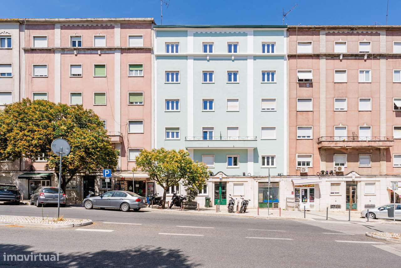 T2+1 Totalmente renovado com piscina | Penha de França |-31