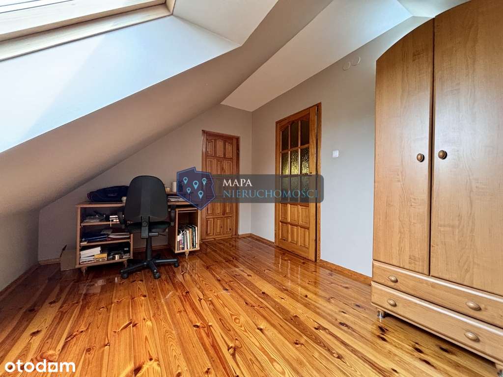 Wygodny dom z pięknym zielonym ogrodem-16