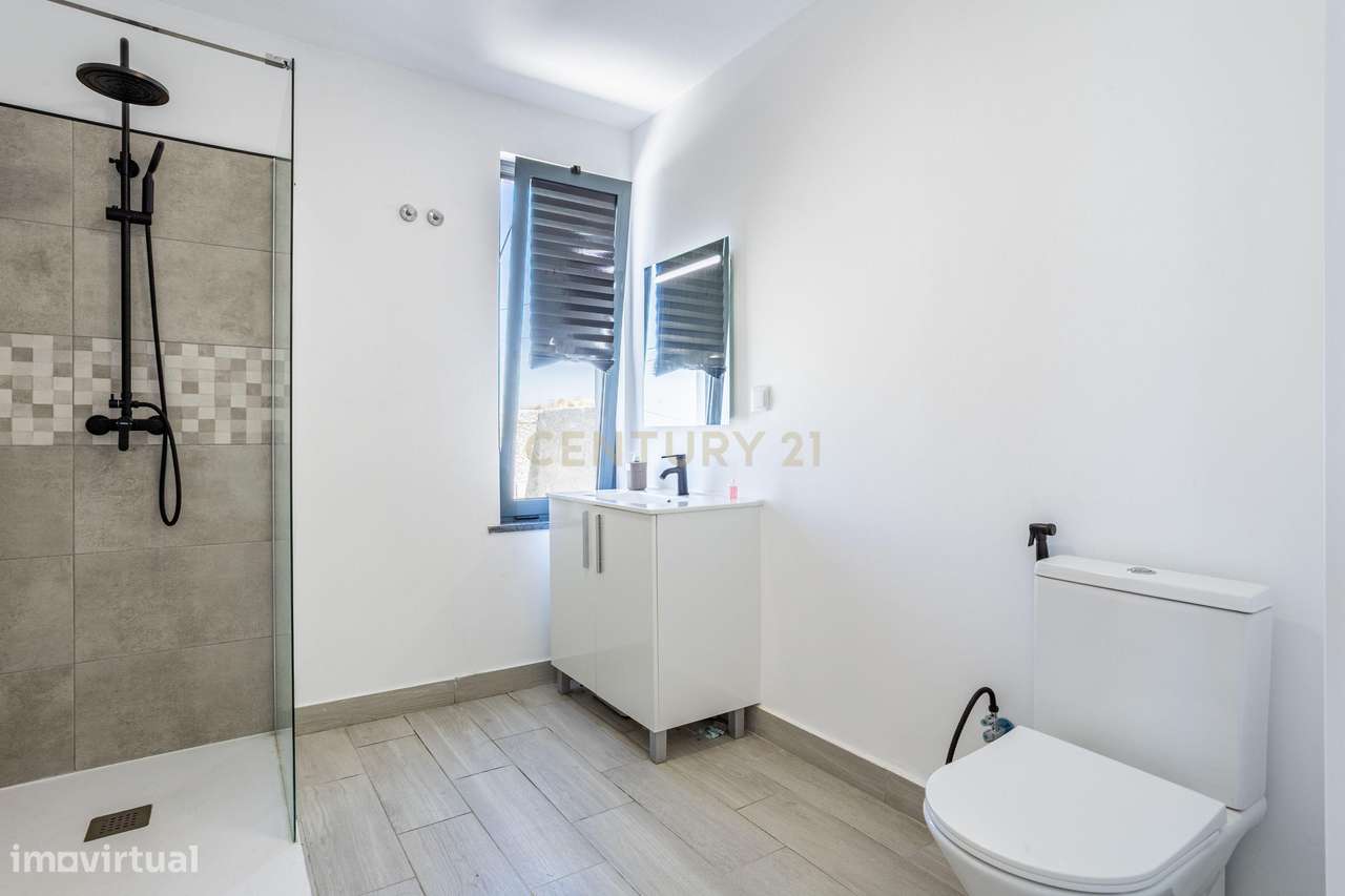 Moradia T3 + 1 com uma vista espetacular em Fonte Santa-15