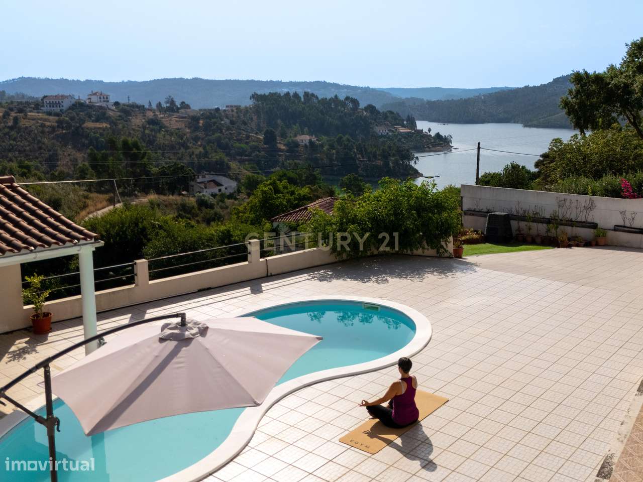 Moradia de Luxo com Vista Panorâmica sobre o Castelo do Bode e Piscina-3