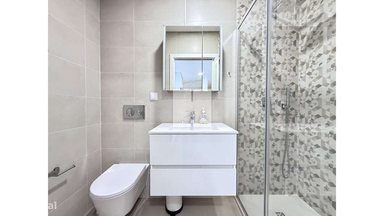 Espaçoso T4+1 Duplex c/ Vista Mar-44