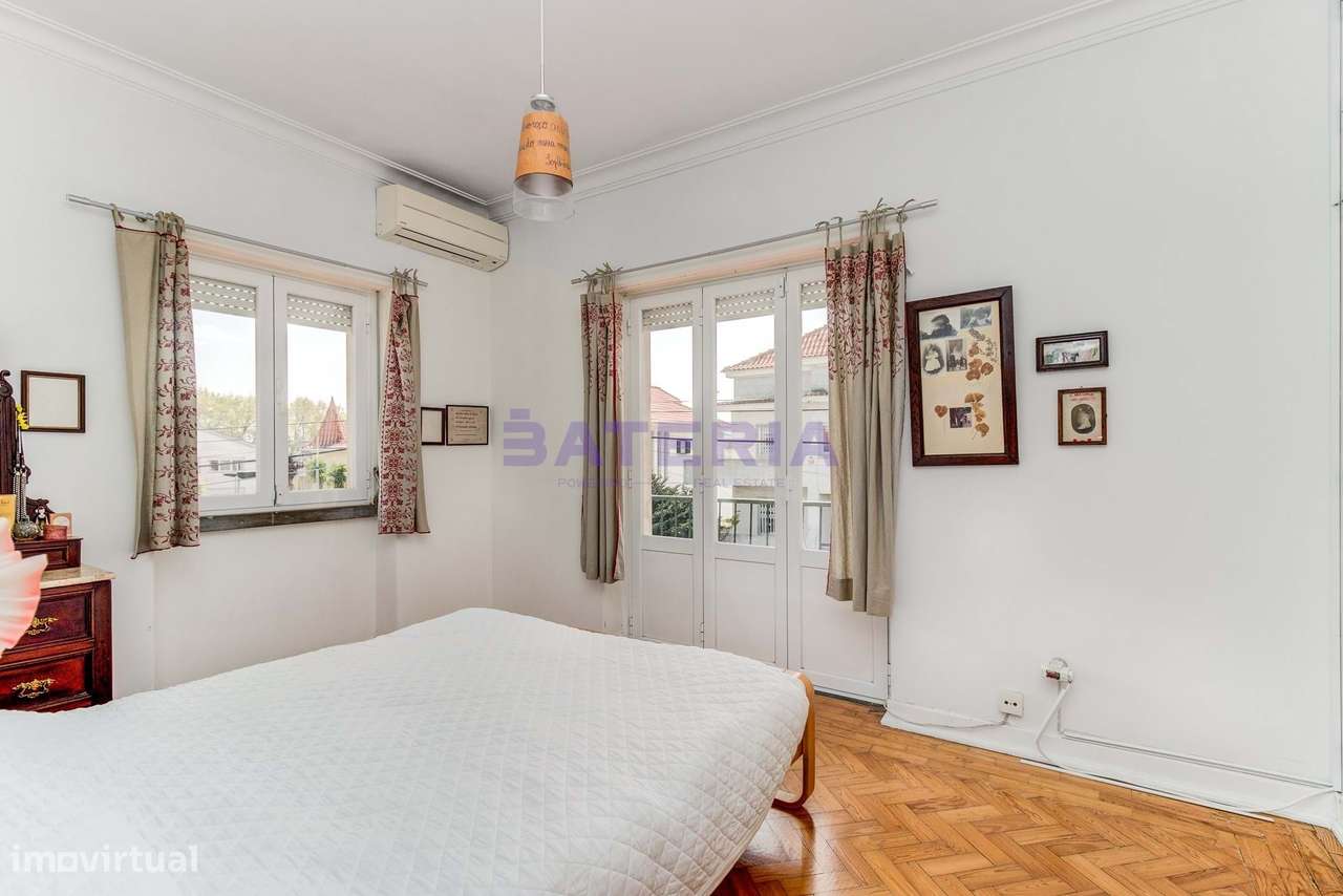 Moradia Independente T5 em Linda-a-Velha-27