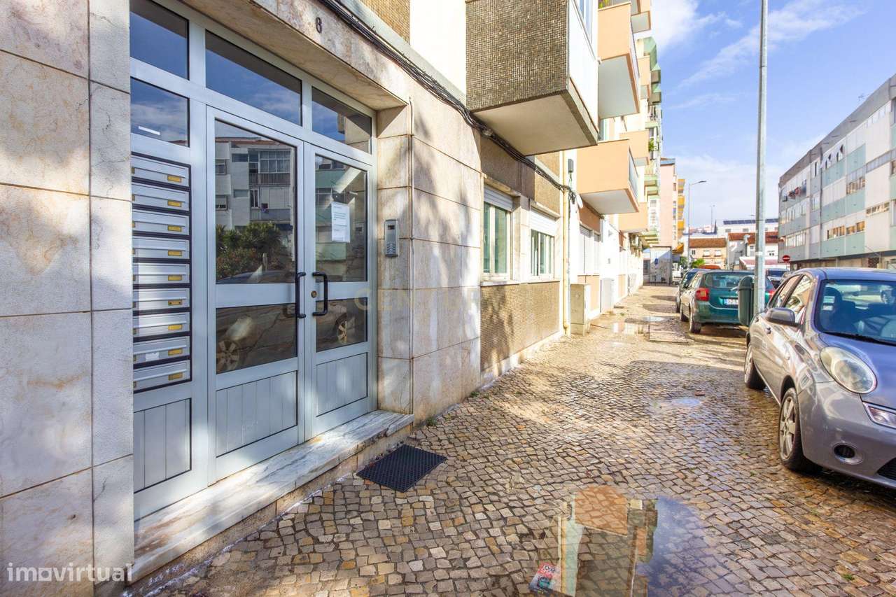 Apartamento originalmente T3, convertido em T2 (mas facilmente reversí-21