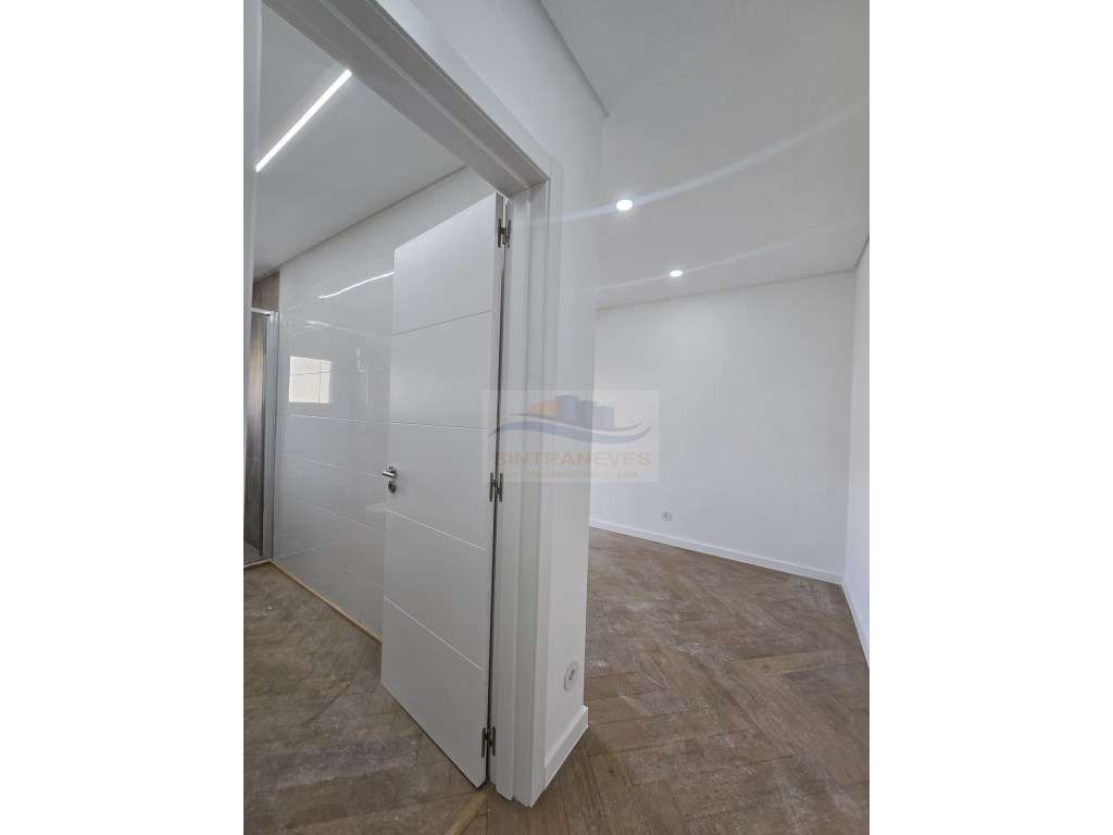 T3 Junto á Urbanização Vila Chã, com 2 WCS e Varandas - Totalmente ...-40
