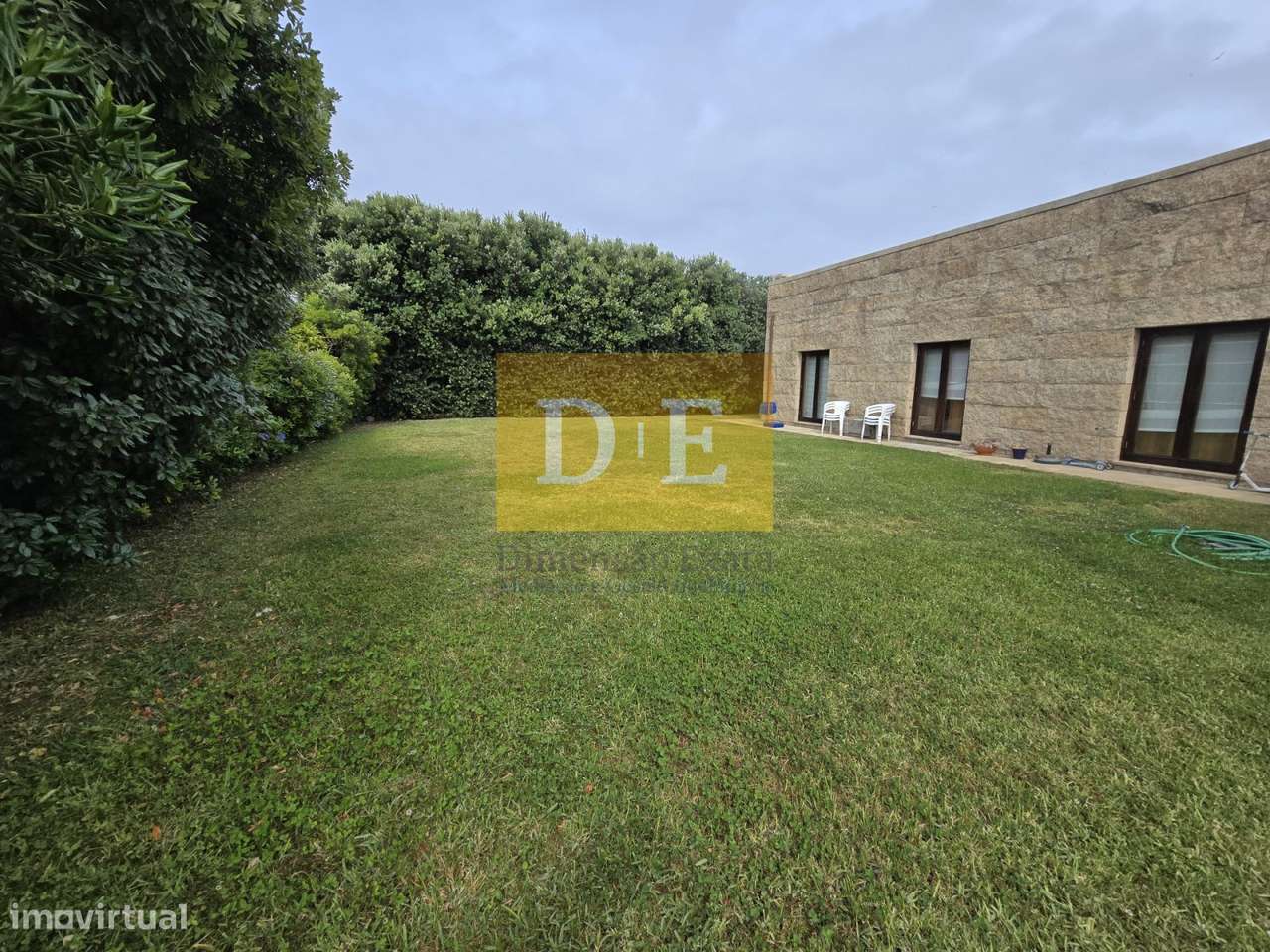 Moradia de 4 Frentes em Zona Nobre de Leca da Palmeira-6