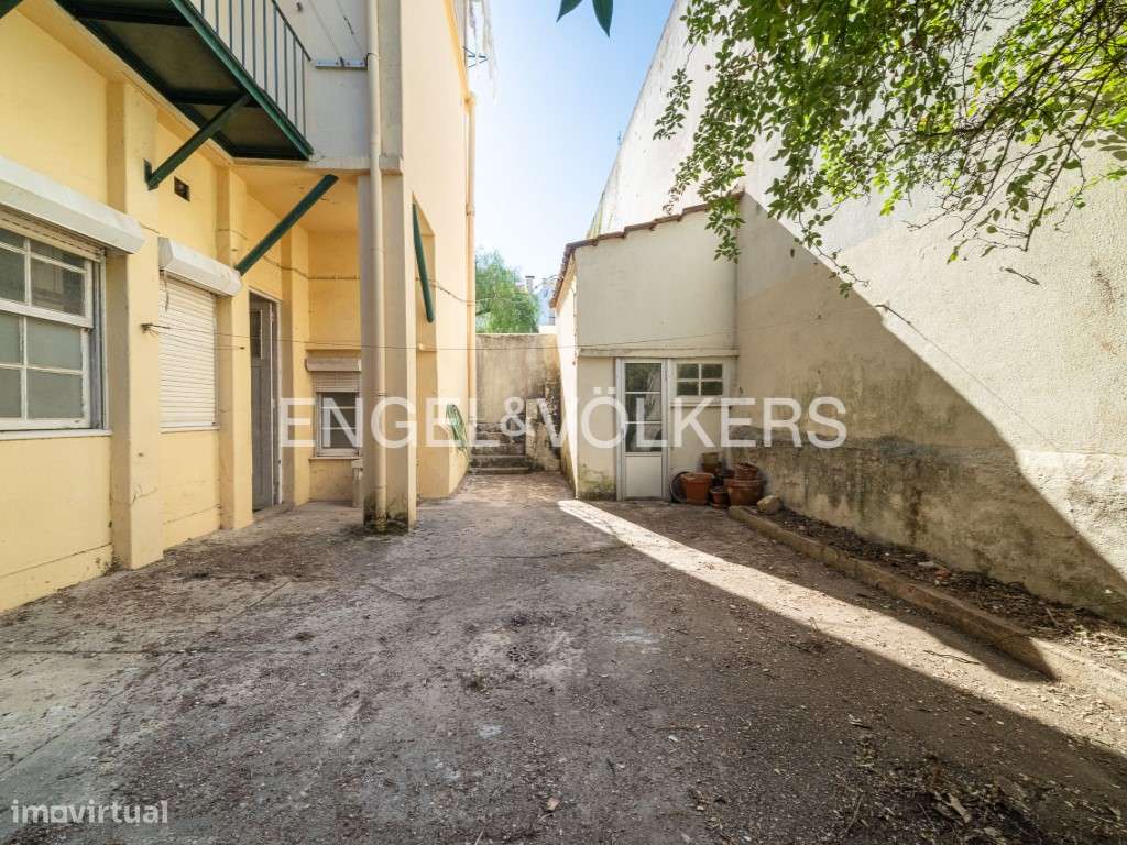 Apartamento por Remodelar com jardim na Graça-30