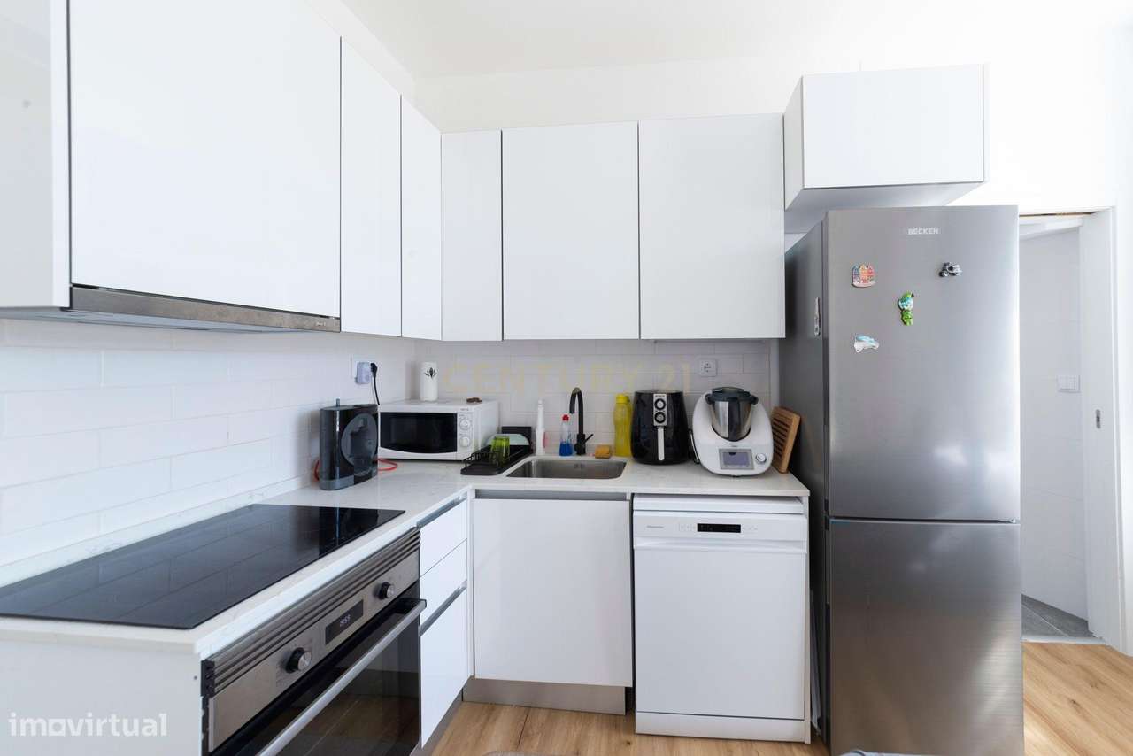 T1 com Vista Cidade em Camarate, arrendado até Maio 2027.-4