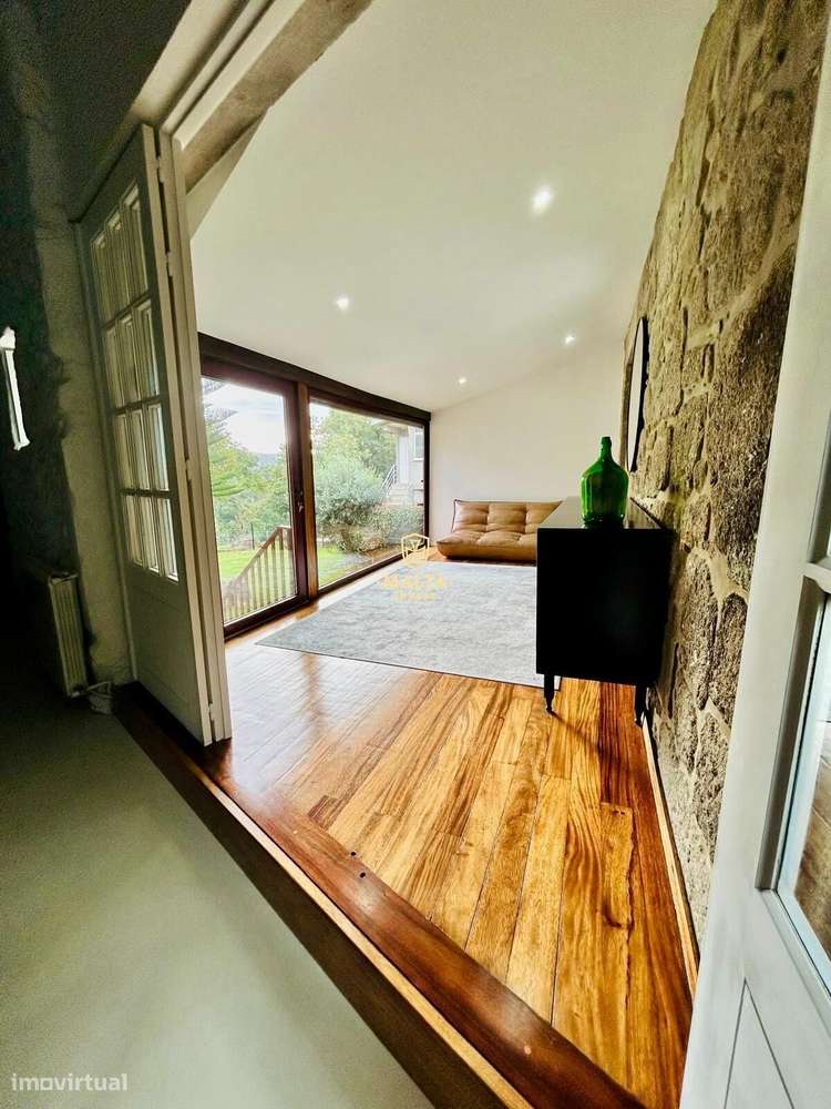 MORADIA EM PEDRA T2 – Charme Antigo com Conforto Moderno-10