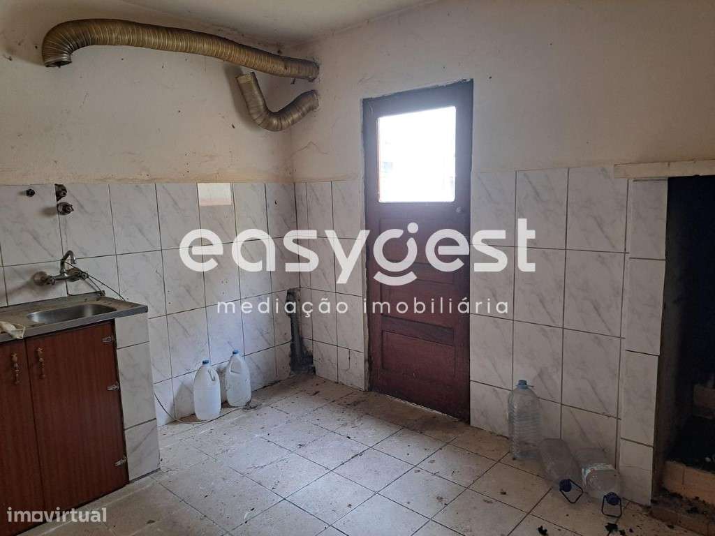 Moradia T4, geminada, em simpática zona habitacional,Torre de Moncorvo - Grande imagem: 4/11