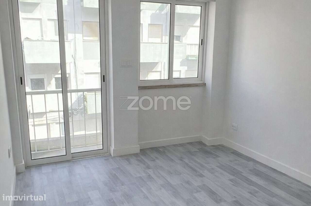 Apartamento T2 Renovado no Barreiro – Localização Central - Grande imagem: 5/9