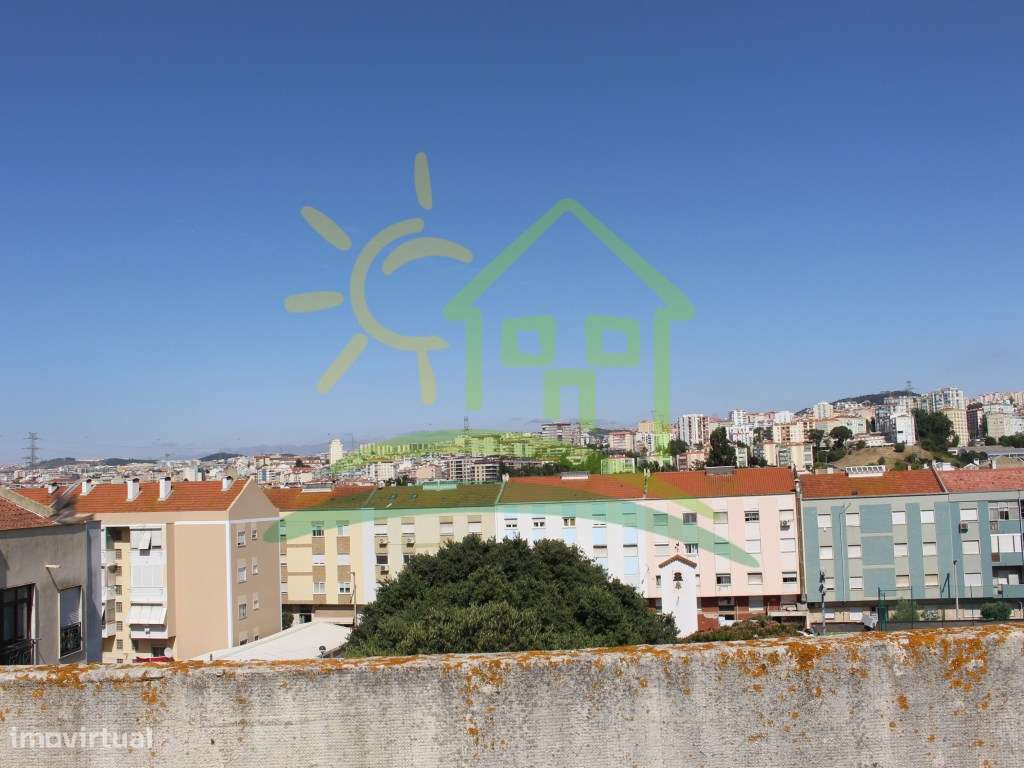 Apartamento T3+2 em Olival Basto - Oportunidade Única com Sótão-26