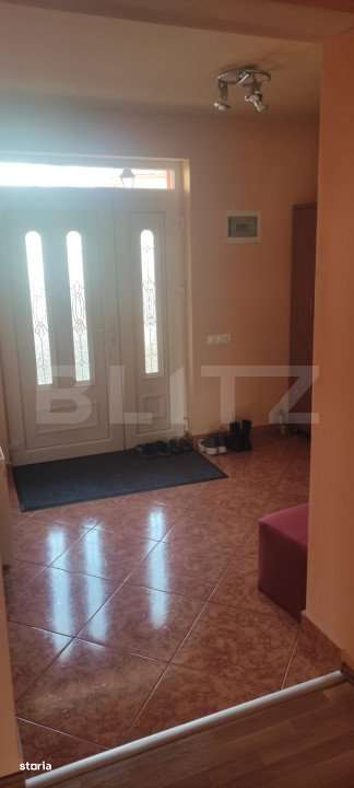 Casa cu 6 camere, 294 mp, zona-Nufarul - Imagine principală: 4/19