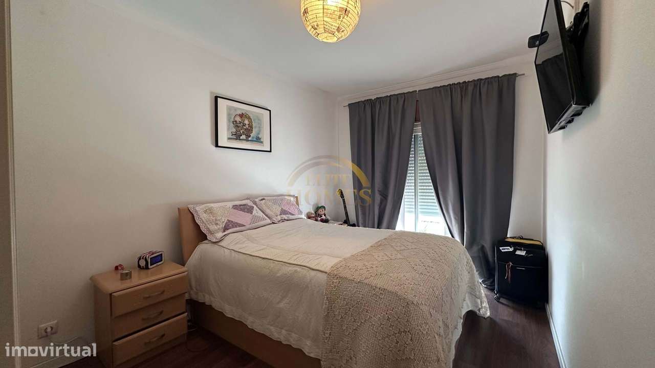 Apartamento T2 Moderno e Remodelado no Centro de Odivelas.-17