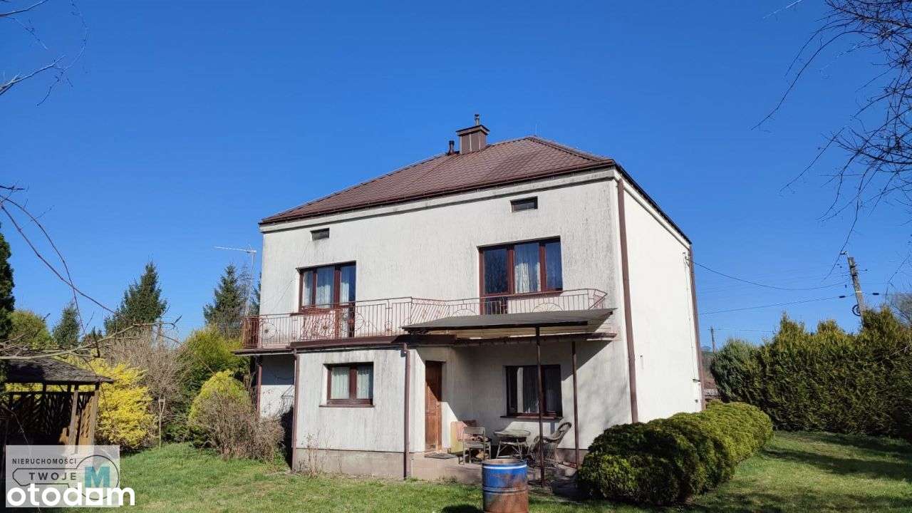 Dom w spokojnej okolicy-0