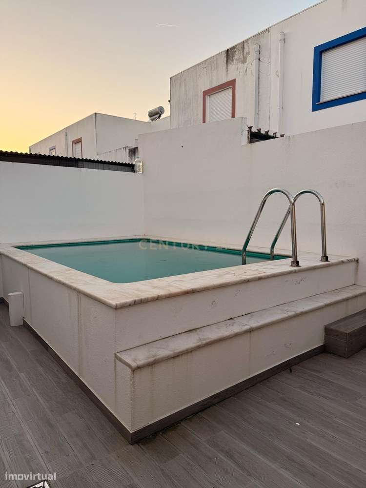 Magnifica T3 com Piscina no Corval-49