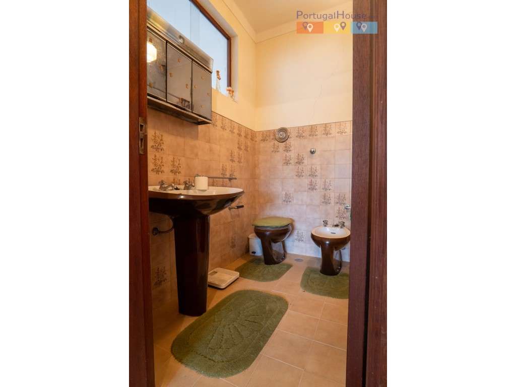 Prédio constituído por 2 apartamentos T2 com entradas independentes...-10