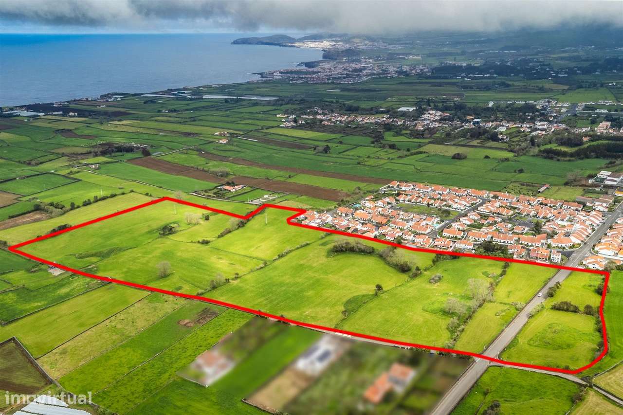 Terreno Rústico - Pico da Pedra - Grande imagem: 2/2