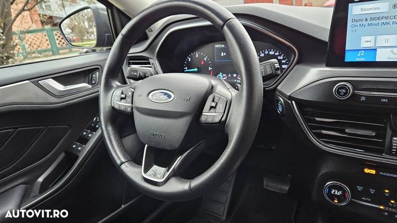 Ford Focus 2.0 TDCi Powershift Titanium - 12