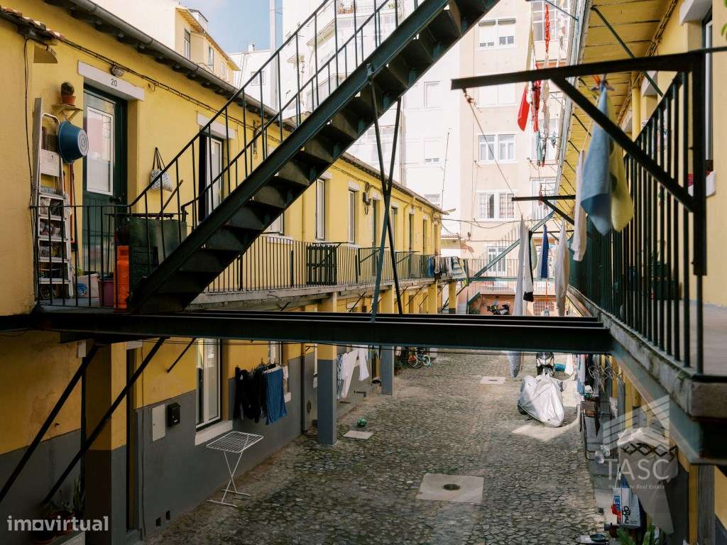 Dois apartamentos: T1 e estúdio com jardim-11